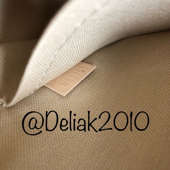 SOLD! NWT LV Pochette Accessoires Damier Azur - Picture 8 of 8